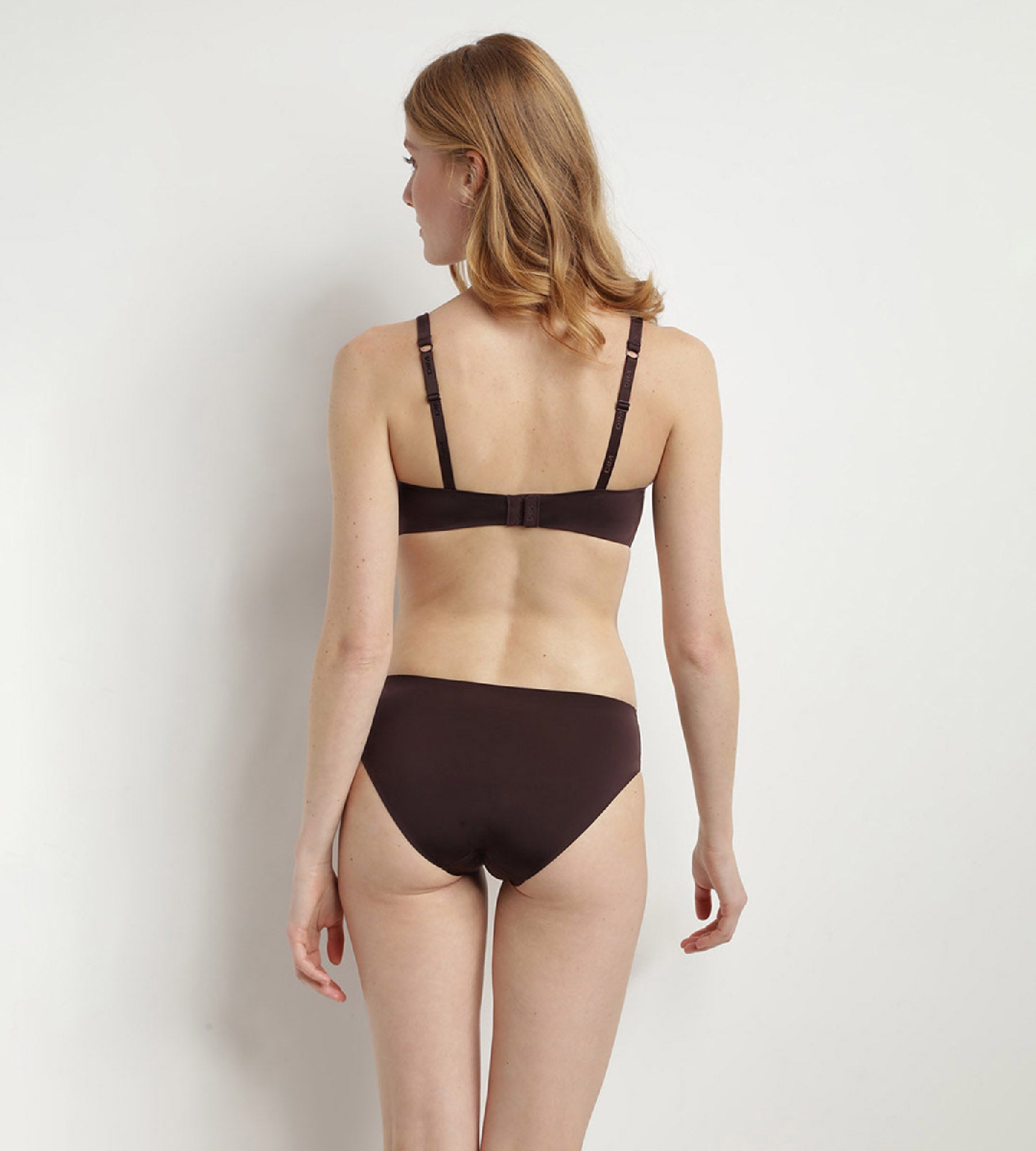DIM Reggiseno a triangolo senza ferretto marrone InvisiFree Dim