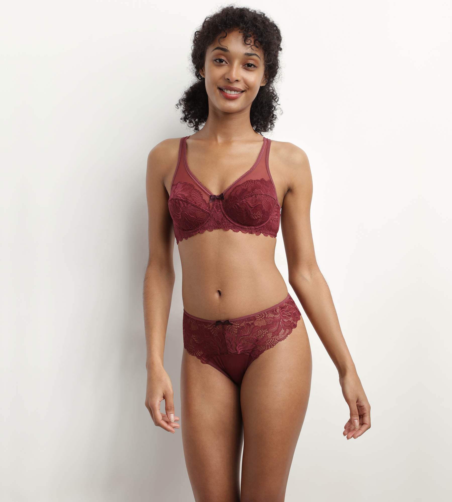 DIM Reggiseno a incastro in pizzo rubino scuro Generous Essentiel