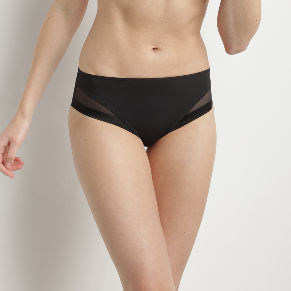 DIM Slip generoso in microfibra e tulle nero di Dim