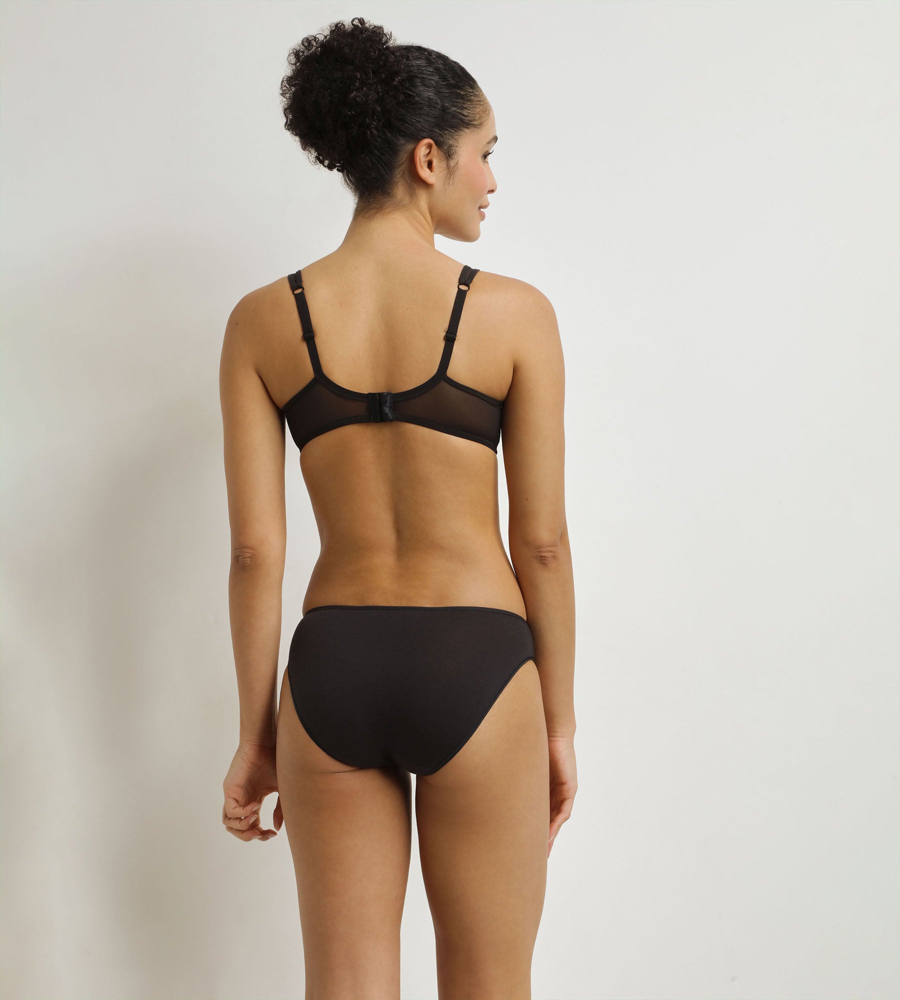 DIM Reggiseno nero con ferretto Generous Broderie