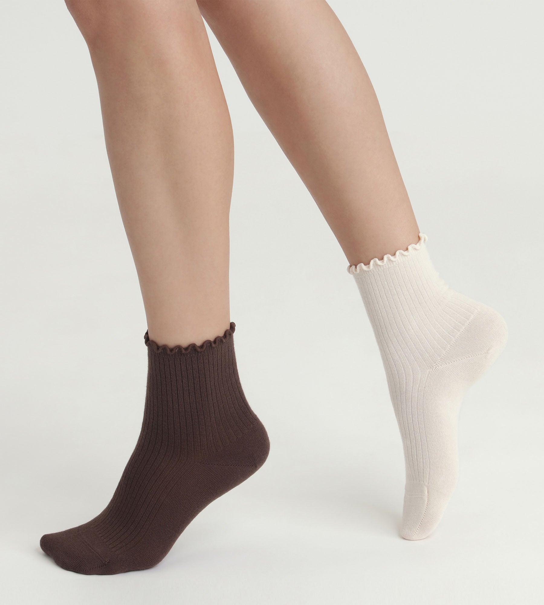 DIM Pacco da 2 paia di fantasmini da donna beige con volant in Modal.