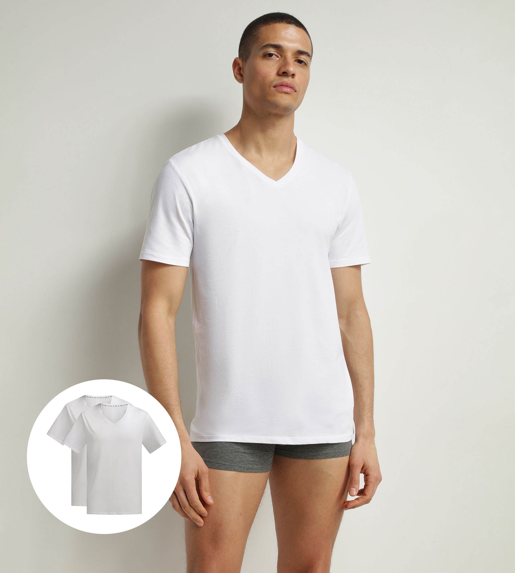 DIM Pacco da 2 T-shirt uomo in cotone bio con scollo a V, bianco DIM