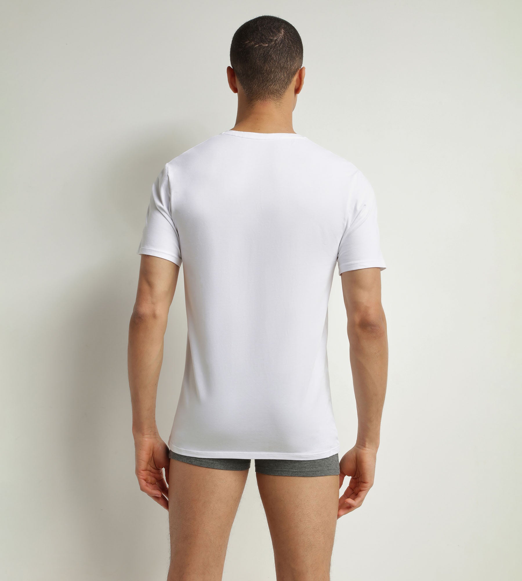 DIM Pacco da 2 T-shirt uomo in cotone bio con scollo a V, bianco DIM