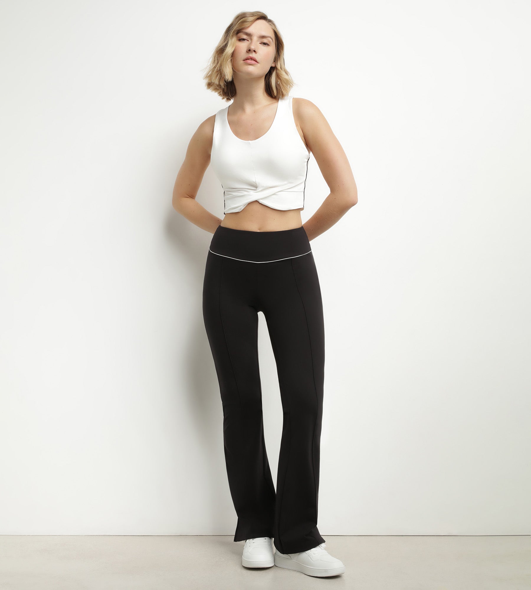 DIM Pantaloni sportivi svasati donna in jersey elasticizzato Nero DIM Move