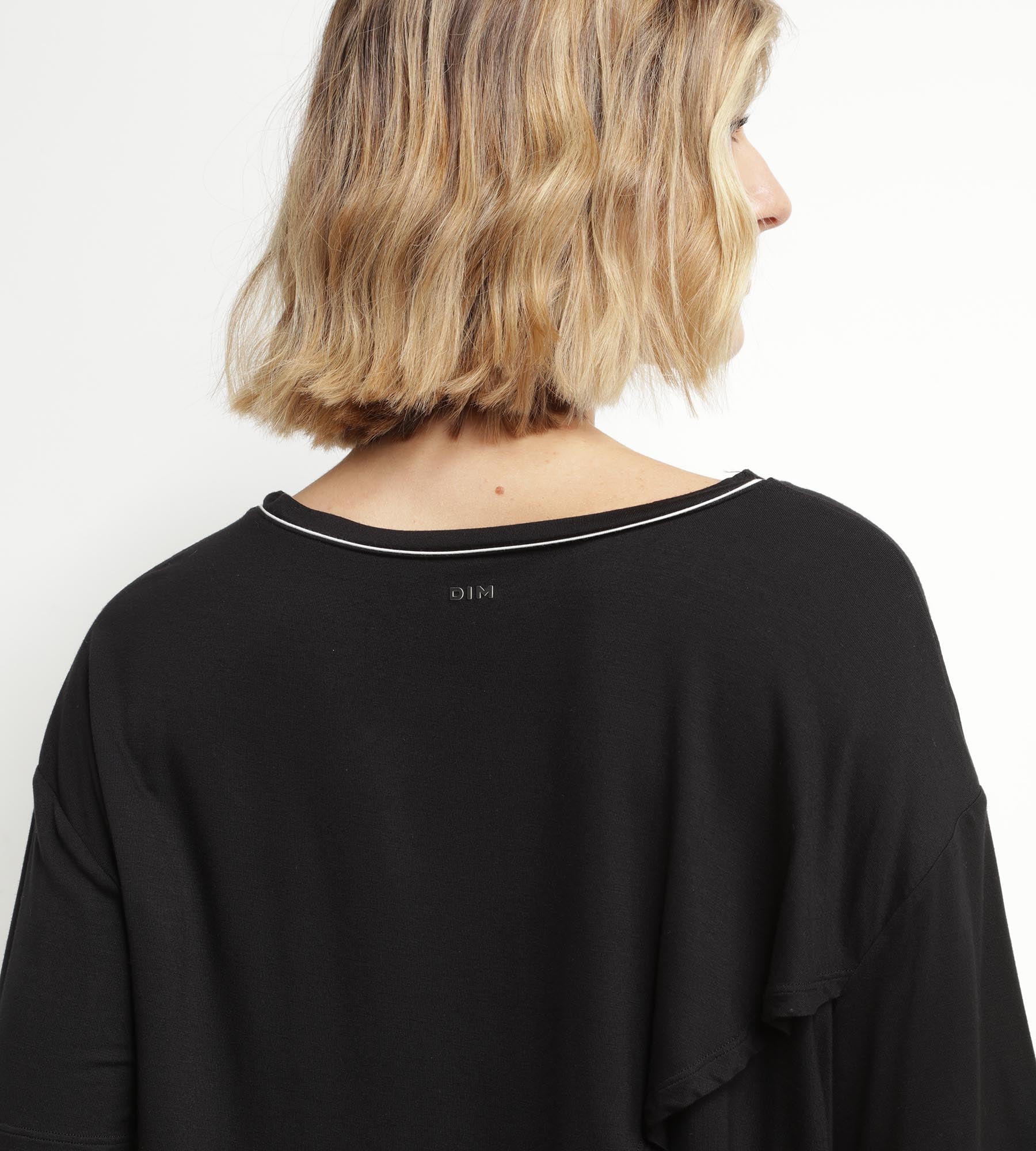 DIM T-shirt sportiva donna in viscosa nera con schiena aperta DIM Move