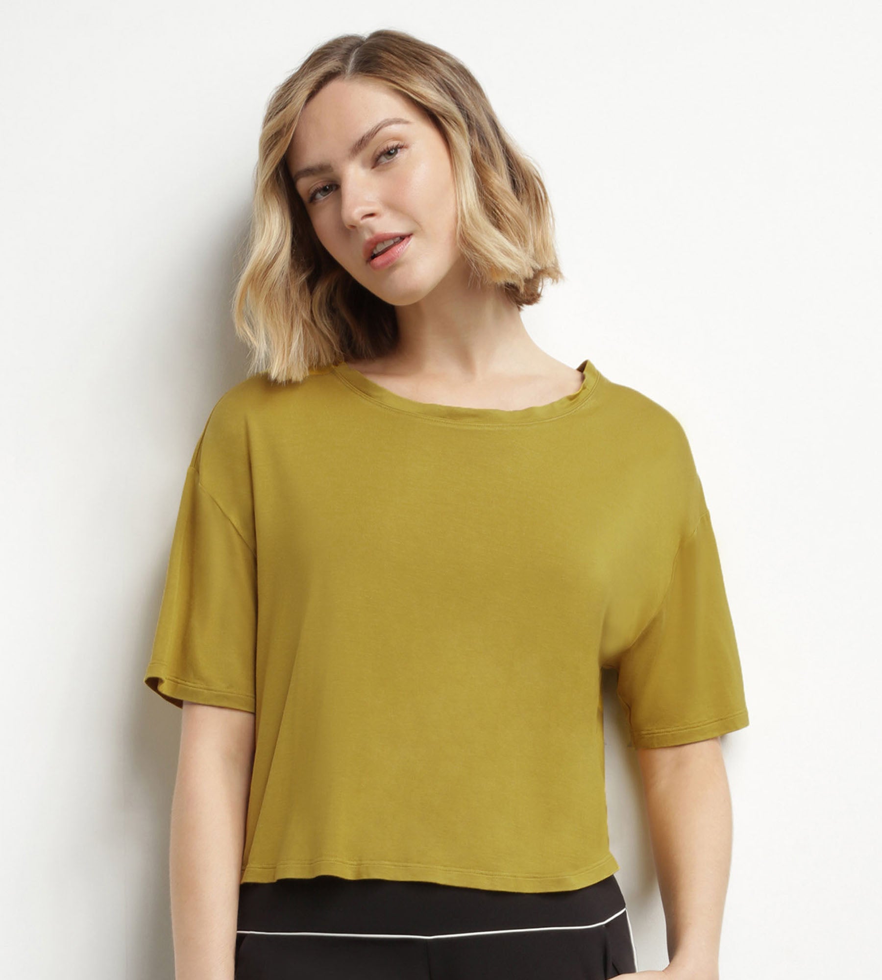 DIM T-shirt sportiva donna in viscosa verde oliva con retro aperto DIM Move