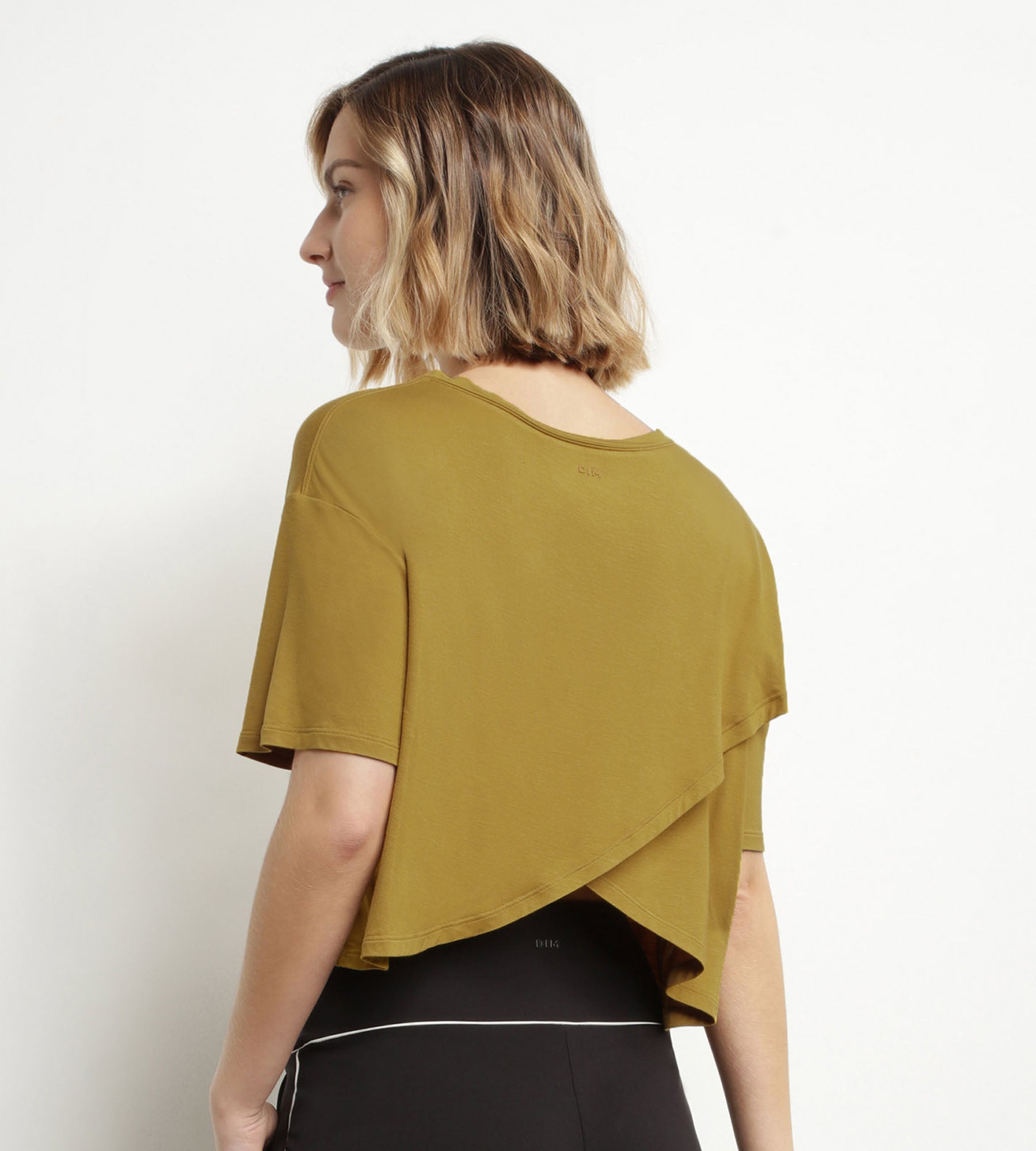DIM T-shirt sportiva donna in viscosa verde oliva con retro aperto DIM Move