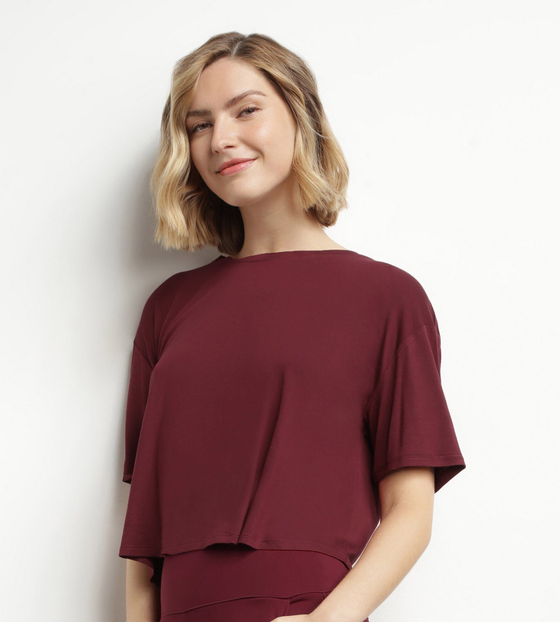 DIM T-shirt sportiva donna in viscosa bordeaux con schiena scoperta DIM Move