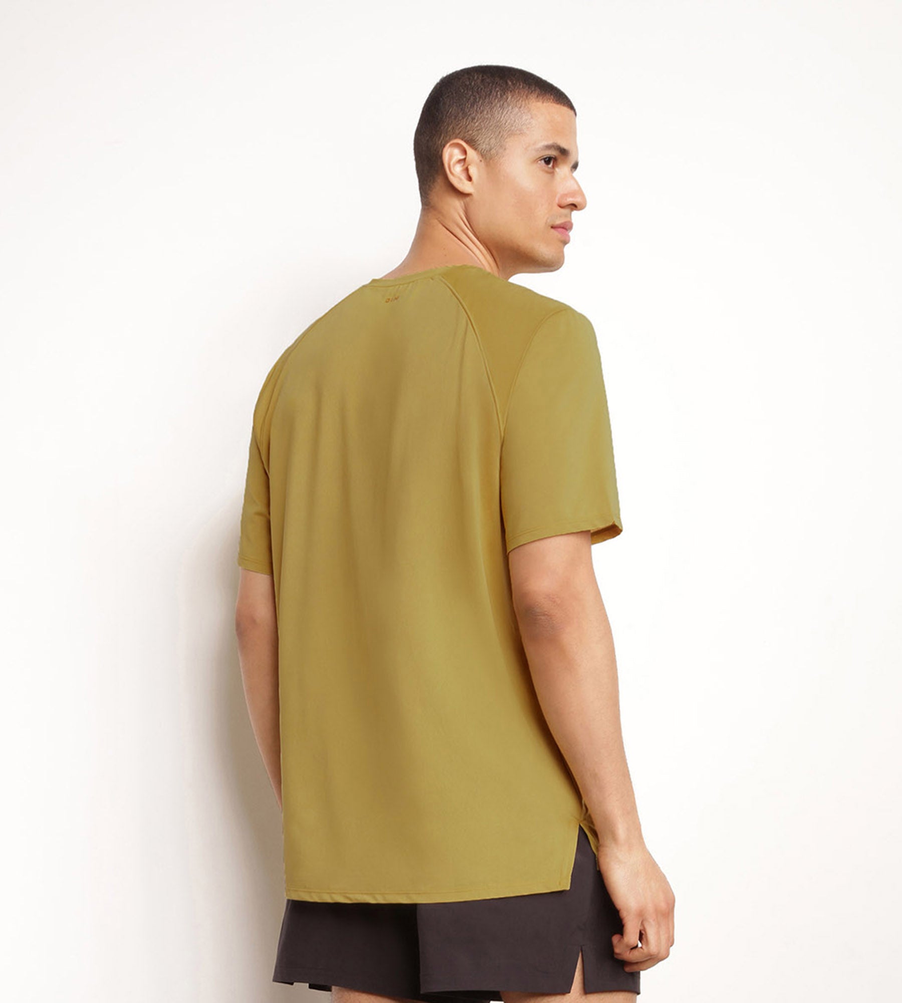 DIM T-shirt sportiva uomo in tessuto aerato Olive DIM Move