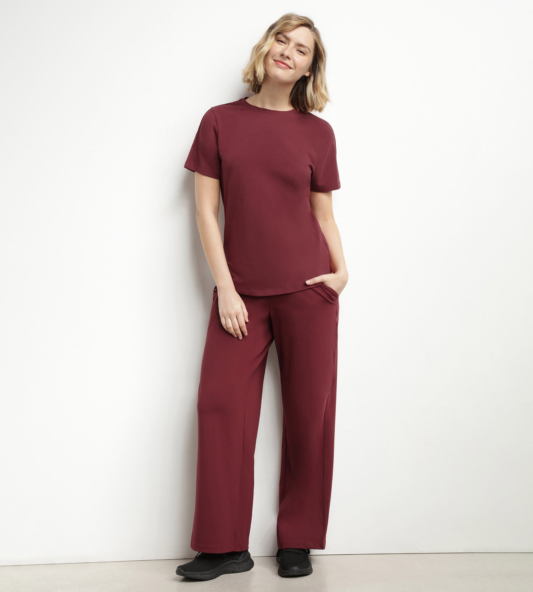 DIM T-shirt sportiva termoregolante donna in jersey bordeaux DIM Move