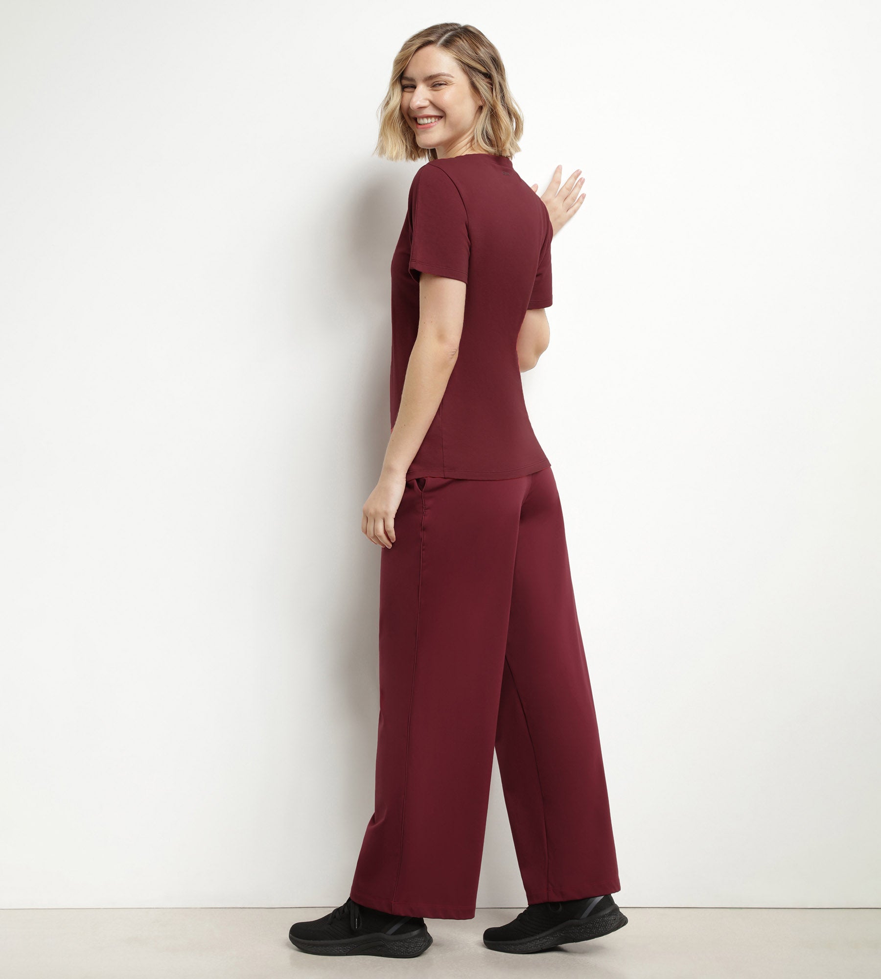 DIM T-shirt sportiva termoregolante donna in jersey bordeaux DIM Move