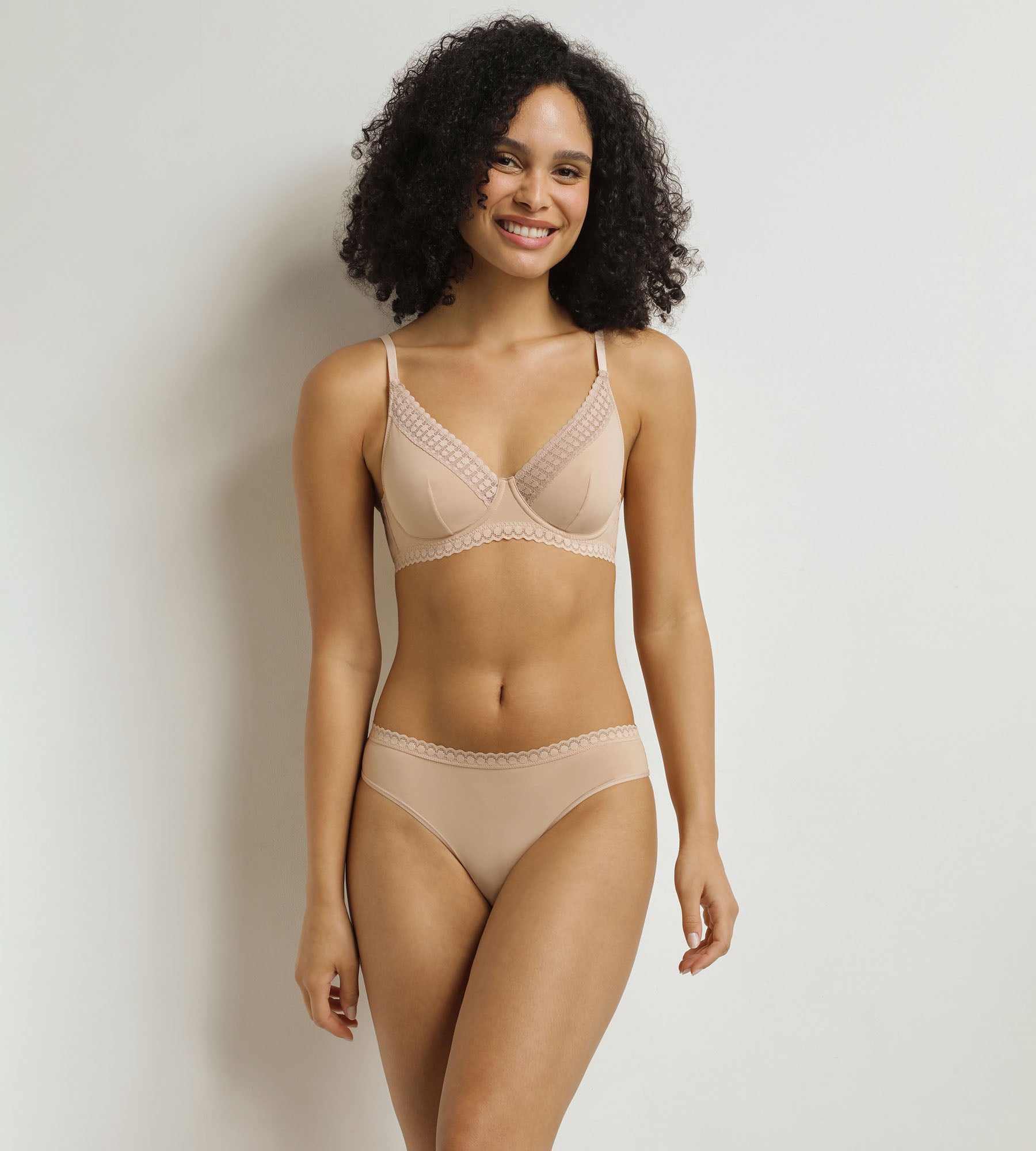 DIM Daily Micro perizoma da donna in pizzo in nude