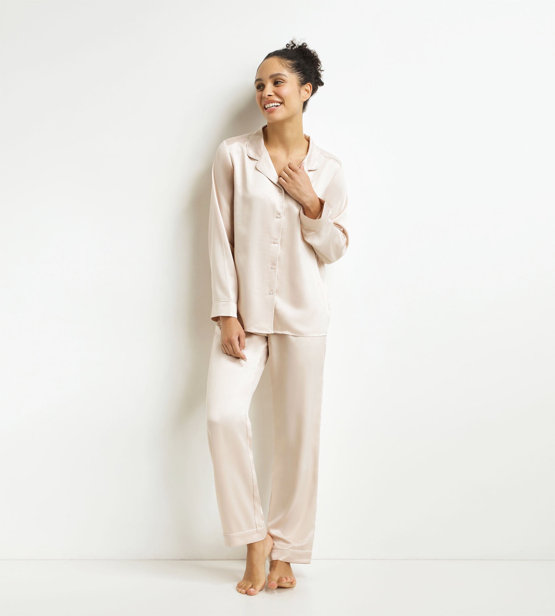 DIM Pigiama da donna con pantaloni del pigiama a righe grigio avorio di Don't Disturb.
