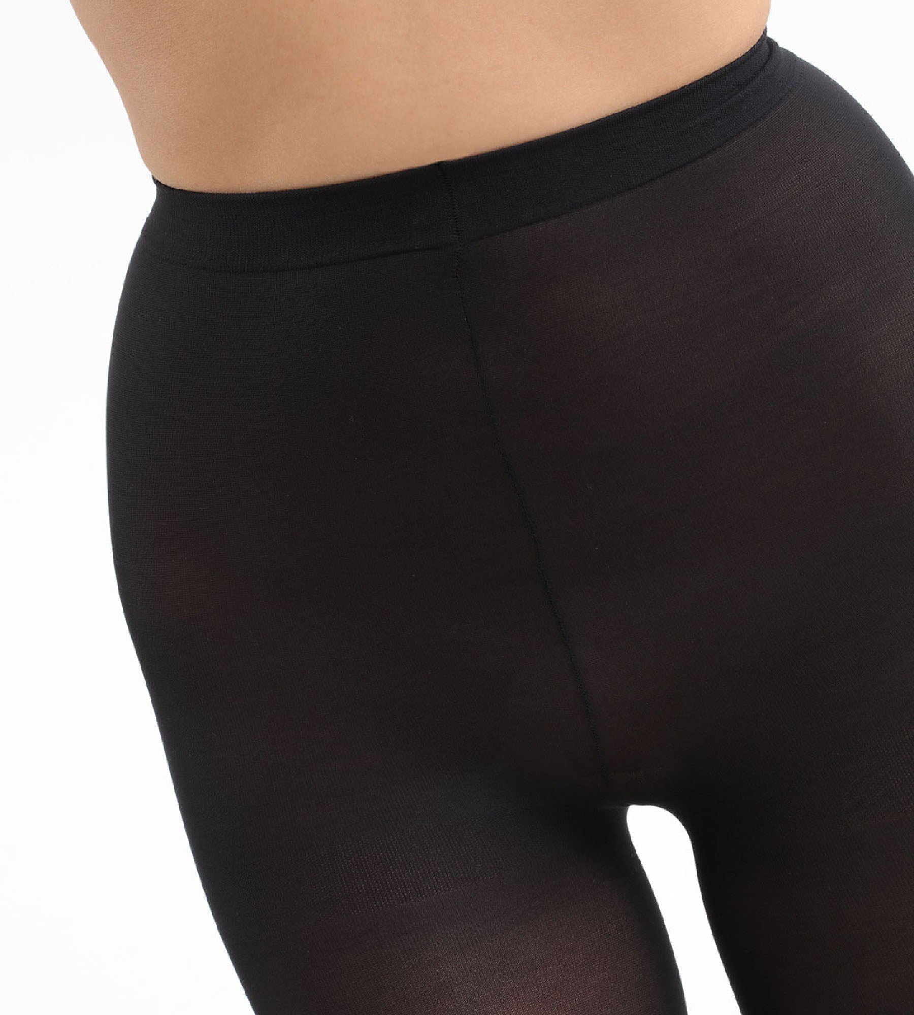 DIM Collant nero con gamba affusolata 45D