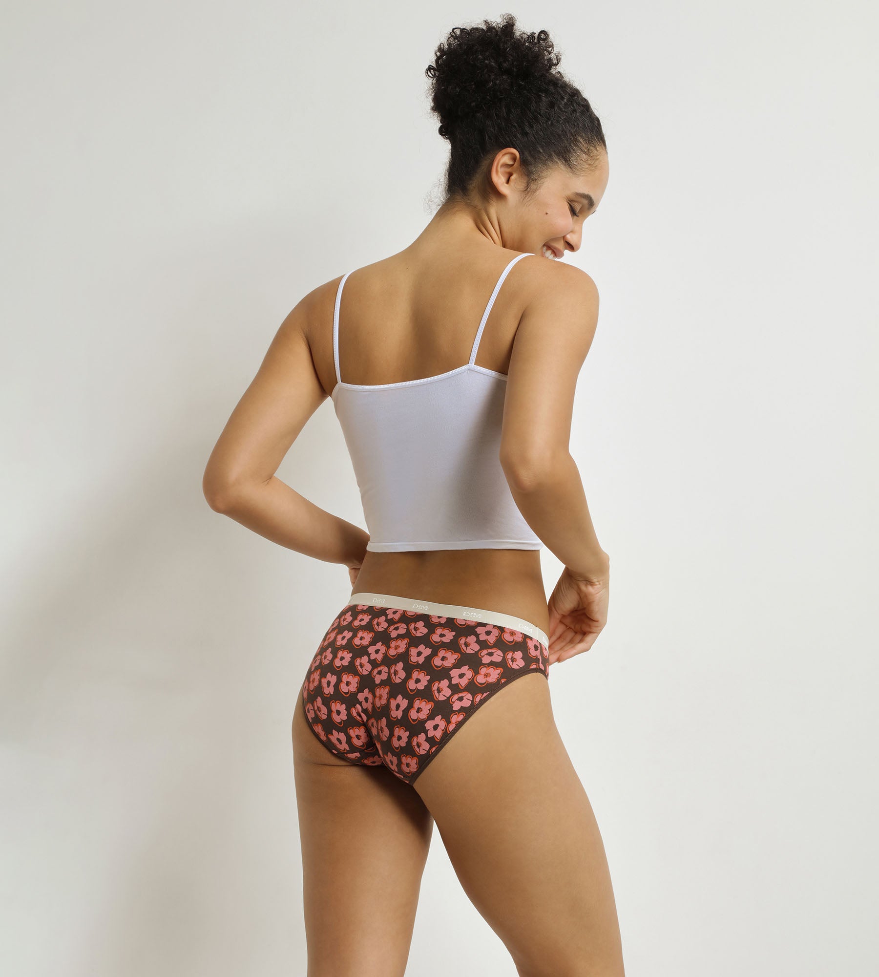 DIM Pacco da 3 slip da donna Les Pockets con motivi bohémien in rosa e marrone.