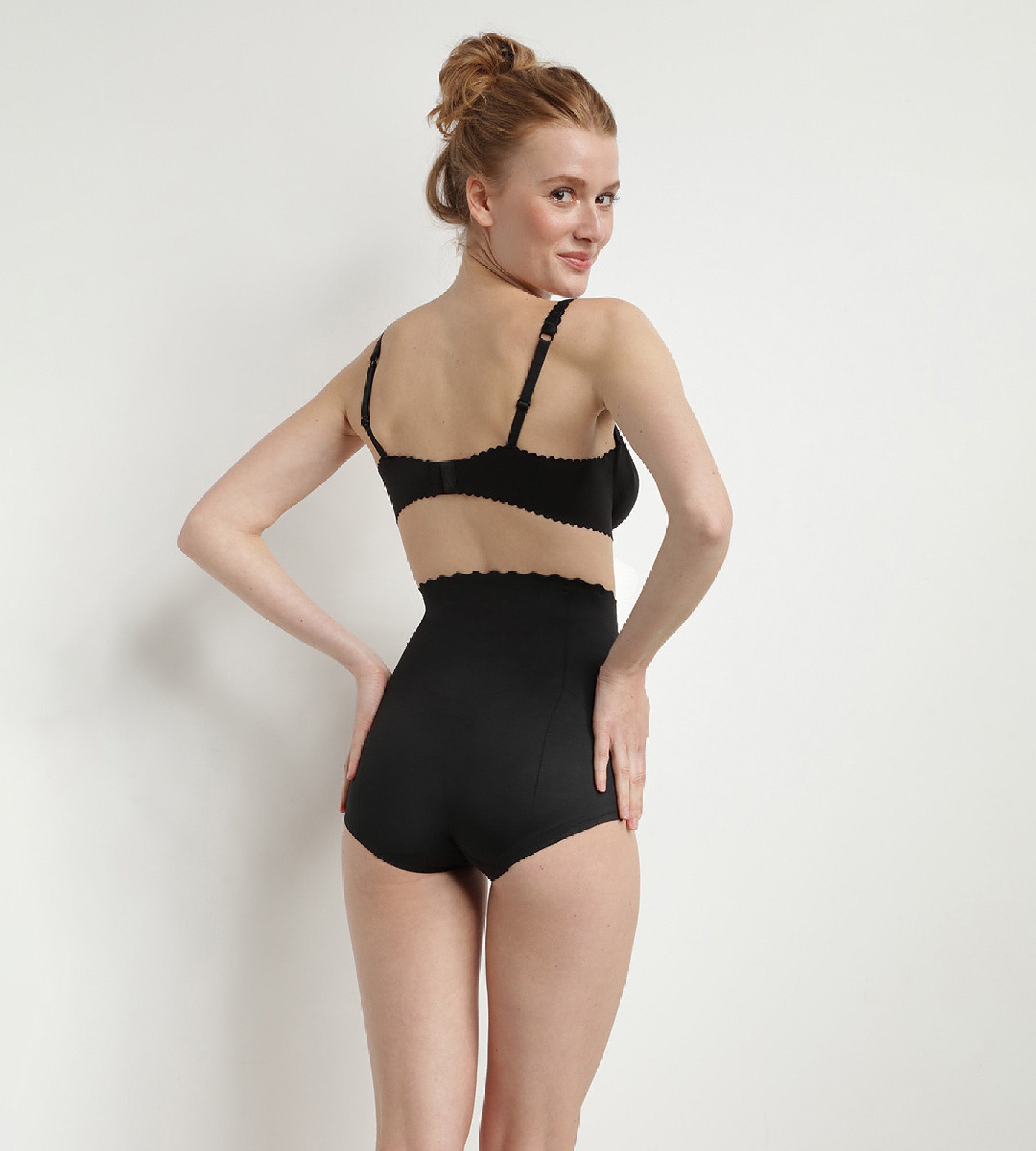 DIM Slip a vita alta scolpente Beauty Lift 3 in 1 nero