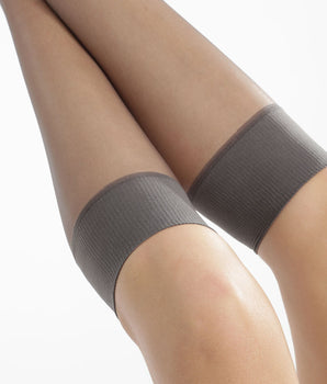 Pack of 2 pairs of Mes Essentiels 15 sheer knee highs in pepper